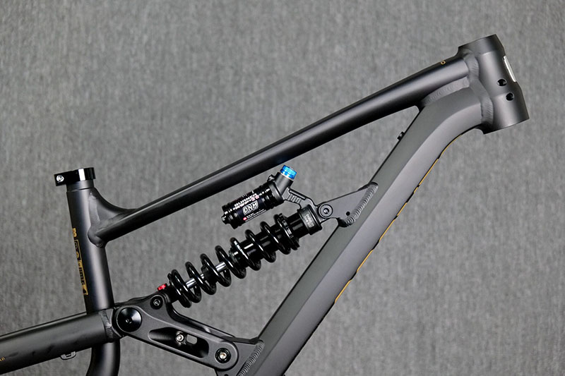 Bicicletta Enduro in Alluminio - Mountain Biking In The Uk recensione e prezzo